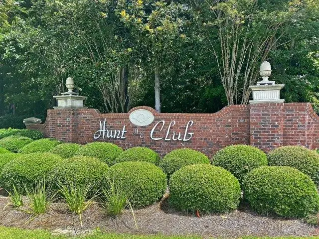 Hunt Club neighborhood entrance sign