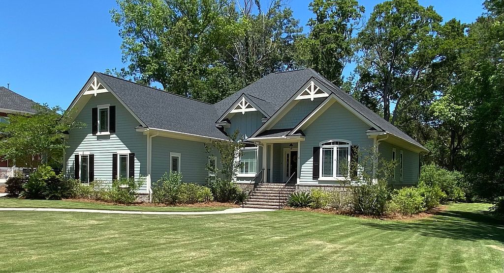Established single-family home in Shadowmoss
