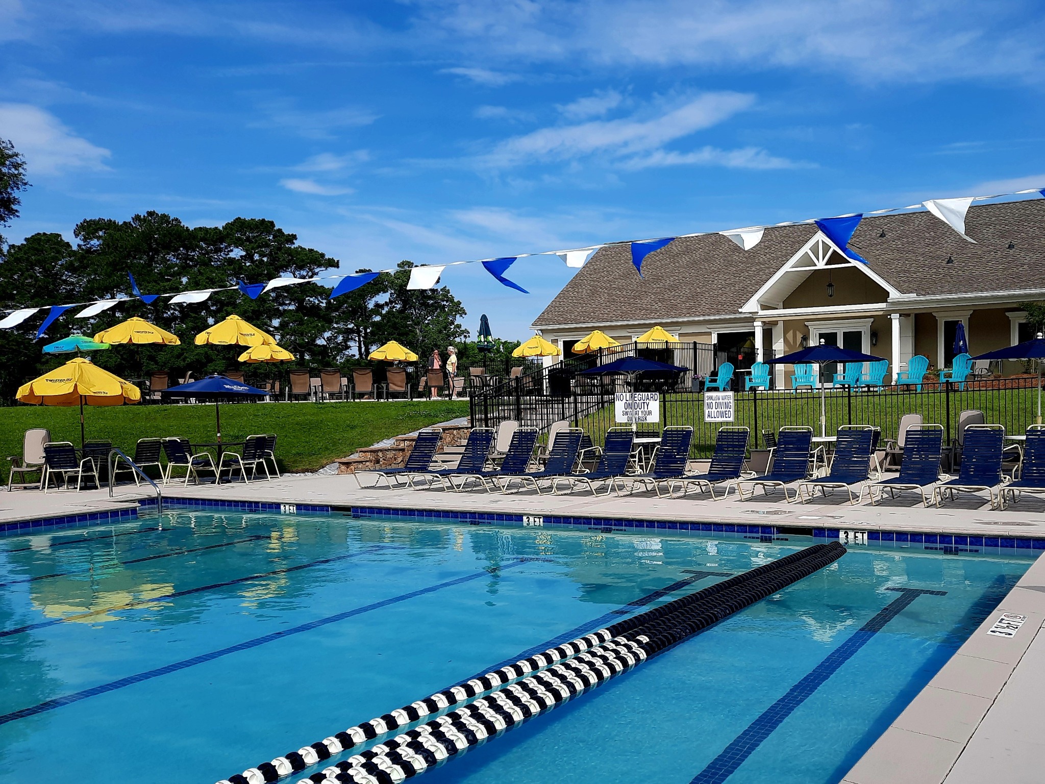 Outdoor swimming pool and clubhouse area in Shadowmoss